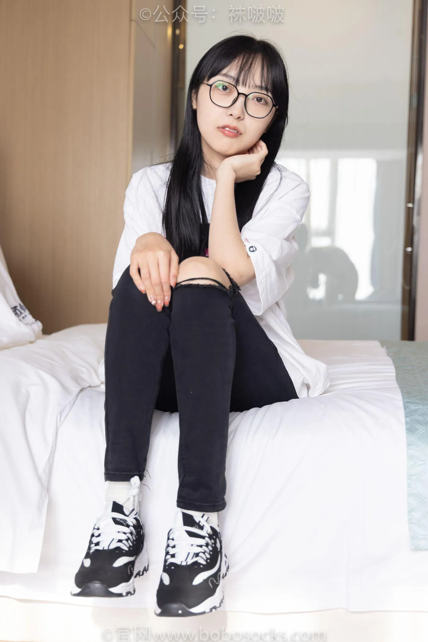 [BoBoSocks袜啵啵]NO.055 稚予-斯凯奇运动鞋、白棉袜、黑棉袜 [139P]插图1